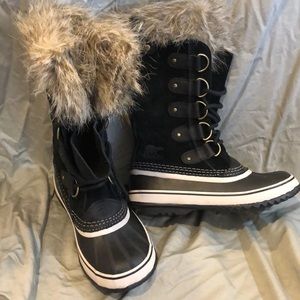 Sorel “Joan of Arctic” fur trimmed snow boots